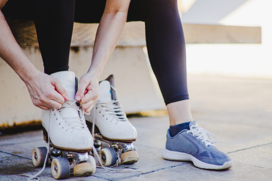 Woman wearing roller skate for parkour practice.